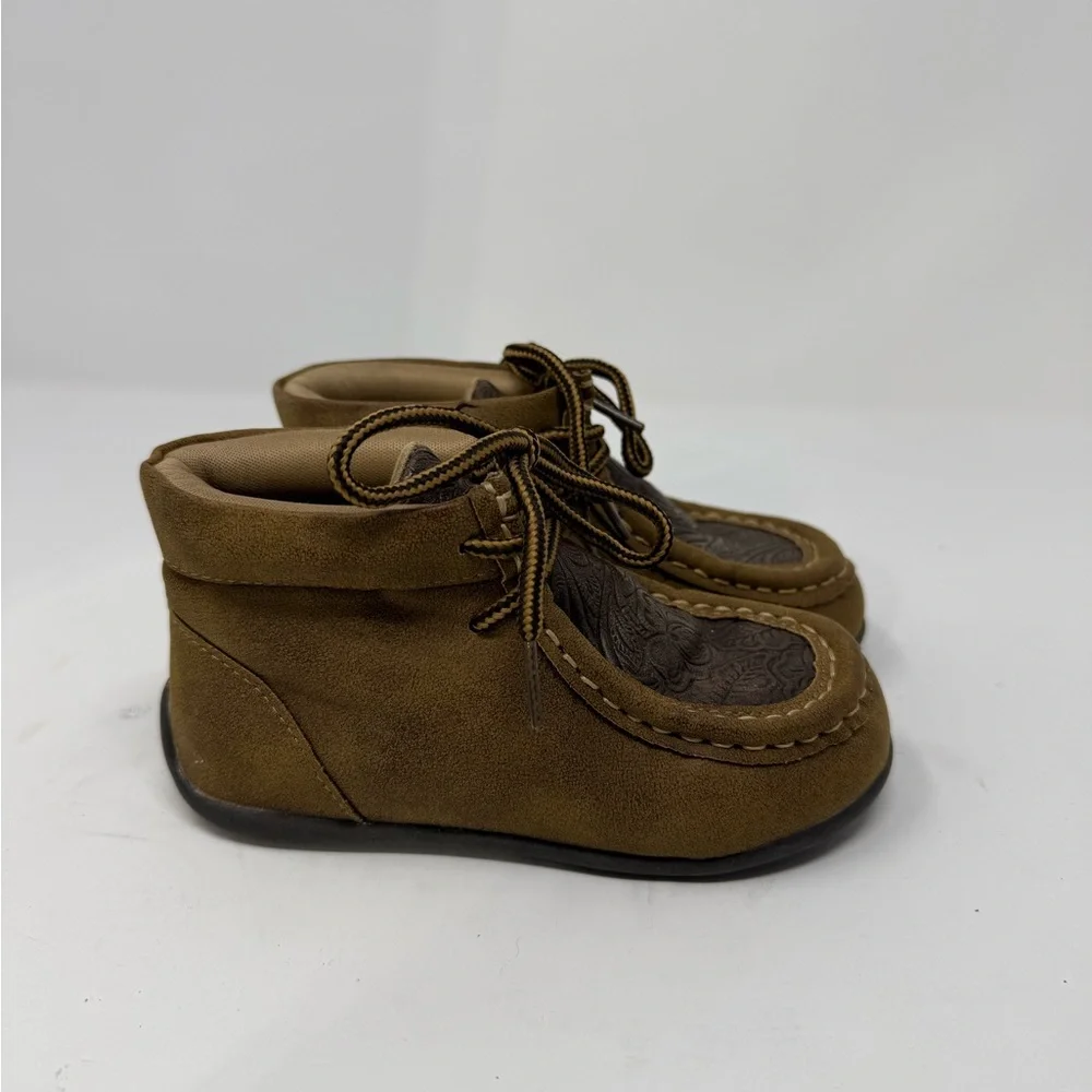 EUC Twister Tan and Brown Kids Moccasins sz 7 (NVGOEI)